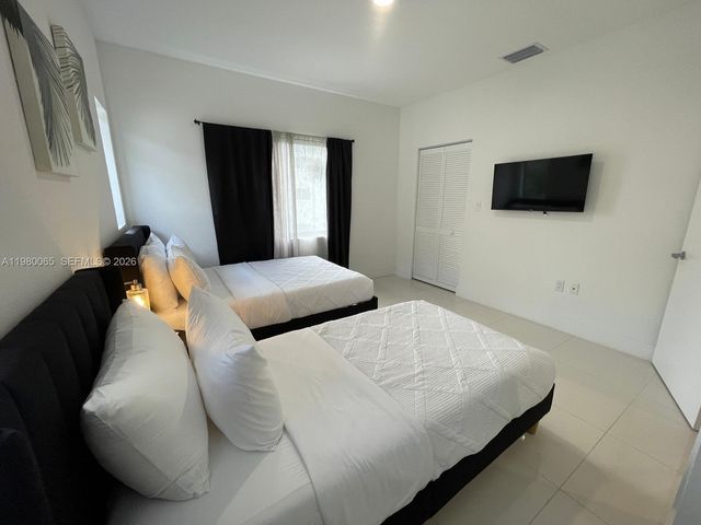 302 NW 11th Court 302, Florida City, FL 33034