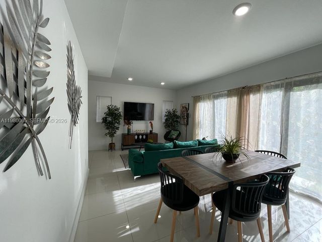 302 NW 11th Court 302, Florida City, FL 33034