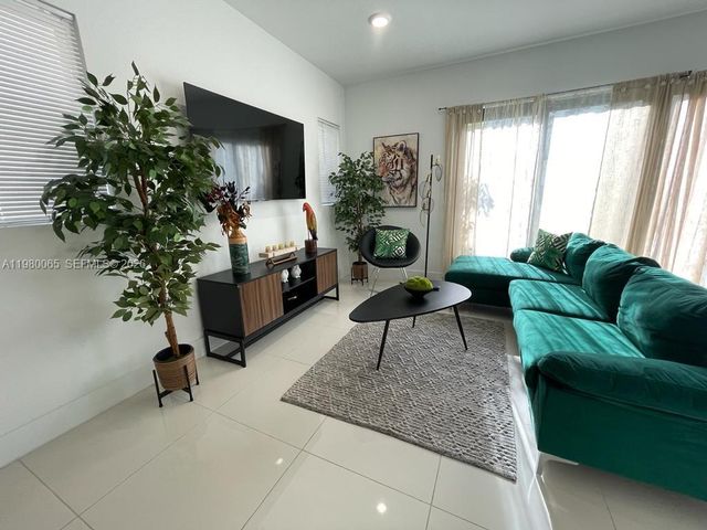 302 NW 11th Court 302, Florida City, FL 33034