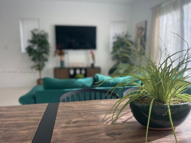 302 NW 11th Court 302, Florida City, FL 33034