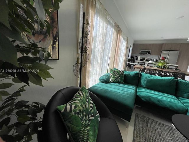 302 NW 11th Court 302, Florida City, FL 33034