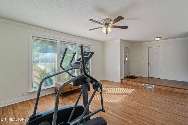 115 Lake Circle, Harriman, TN 37748