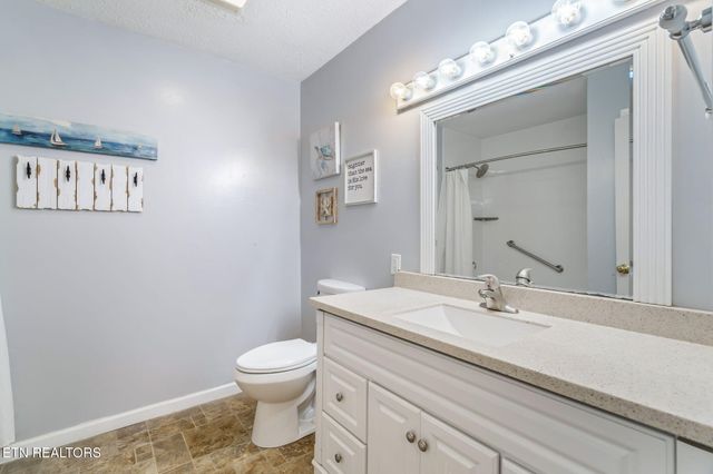 115 Lake Circle, Harriman, TN 37748