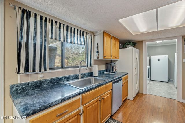 115 Lake Circle, Harriman, TN 37748