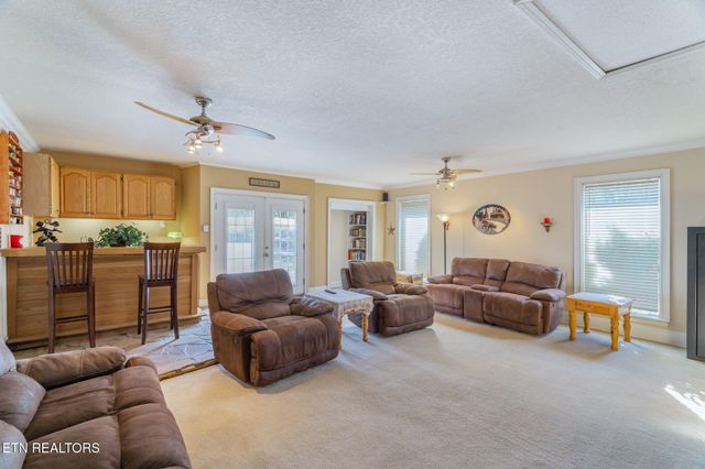 115 Lake Circle, Harriman, TN 37748