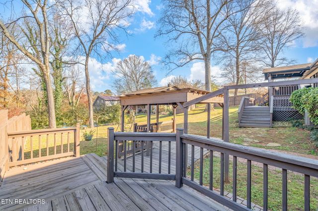 115 Lake Circle, Harriman, TN 37748