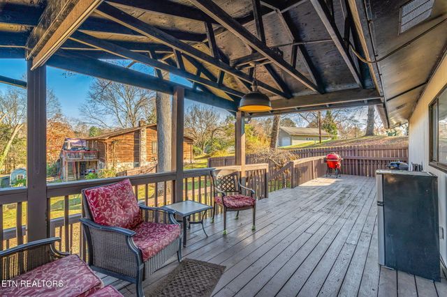 115 Lake Circle, Harriman, TN 37748