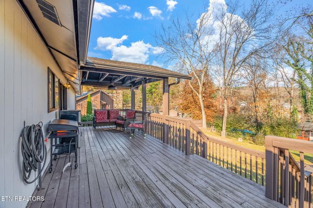 115 Lake Circle, Harriman, TN 37748