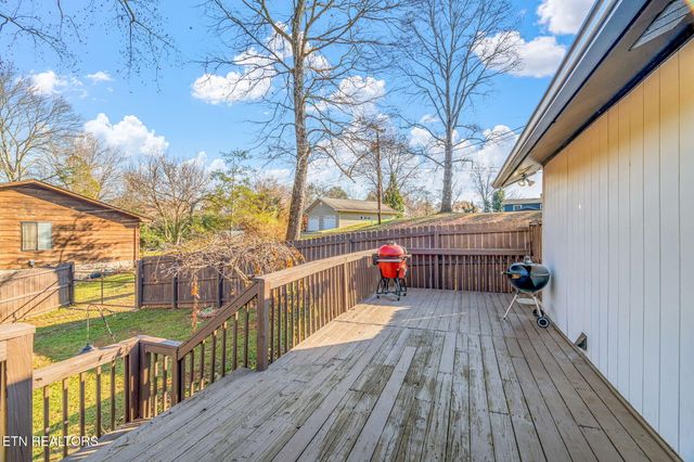115 Lake Circle, Harriman, TN 37748