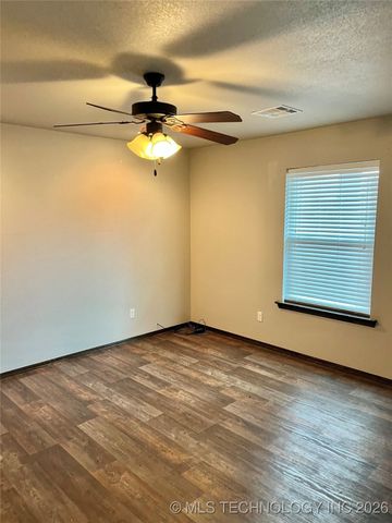 2163 Paradise Road, Kingston, OK 73439