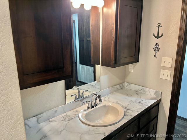 2163 Paradise Road, Kingston, OK 73439