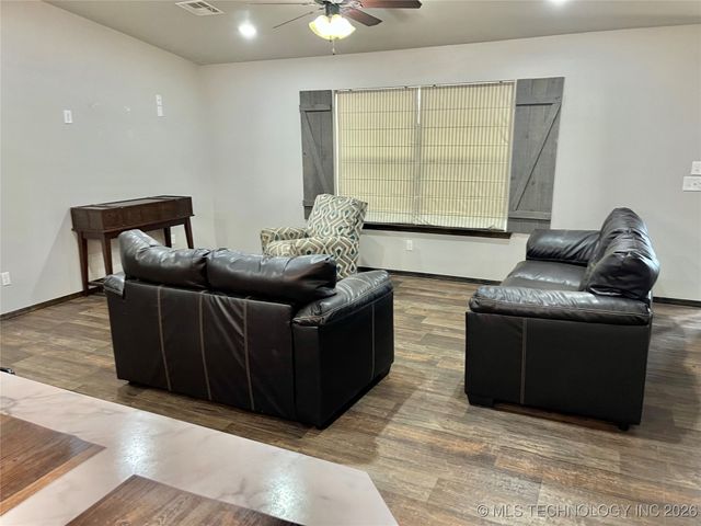 2163 Paradise Road, Kingston, OK 73439