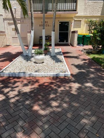 1681 NW 70th Avenue NW 111, Plantation, FL 33313