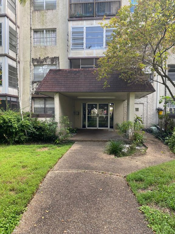 1681 NW 70th Avenue NW 111, Plantation, FL 33313
