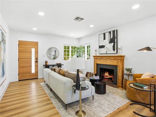 1741 N Rose Street, Burbank, CA 91505