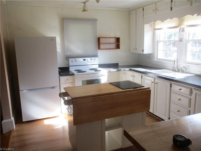 4236 Robertson Drive, Winston-salem, NC 27101