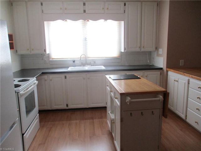 4236 Robertson Drive, Winston-salem, NC 27101