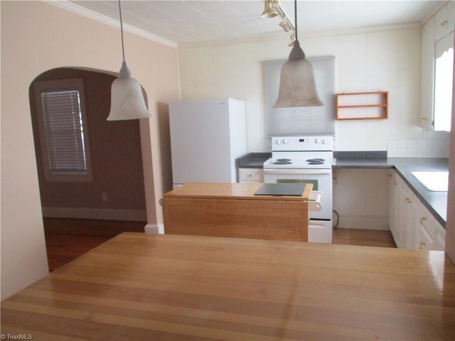 4236 Robertson Drive, Winston-salem, NC 27101