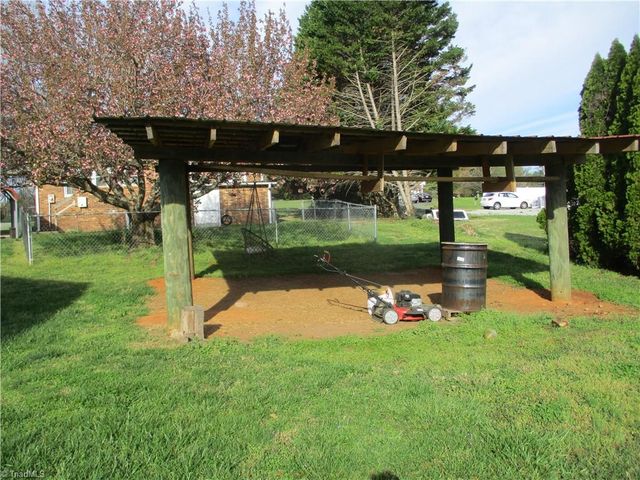 4236 Robertson Drive, Winston-salem, NC 27101