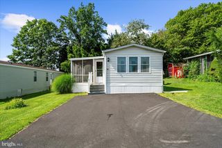 62 ASHFORD LN, Hereford, PA 18056