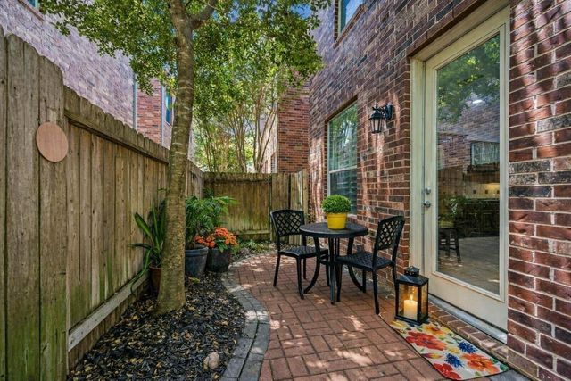 1523 Olive Garden, Houston, TX 77077
