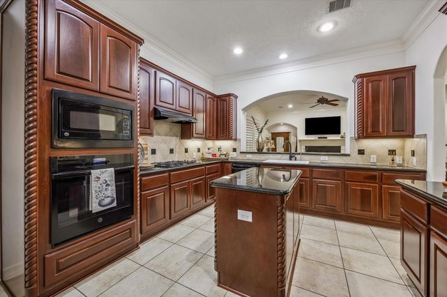 1523 Olive Garden, Houston, TX 77077