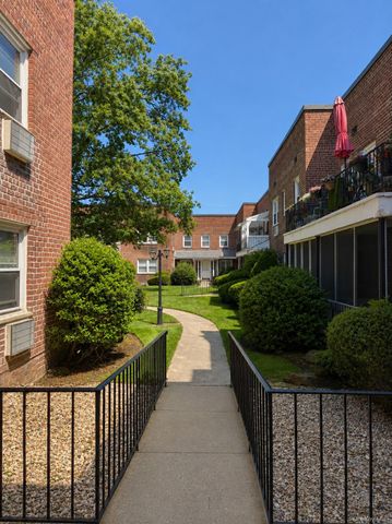 553 CENTRAL Avenue 19B, Cedarhurst, NY 11516