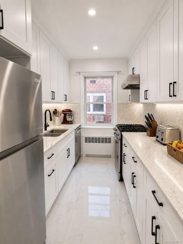 553 CENTRAL Avenue 19B, Cedarhurst, NY 11516