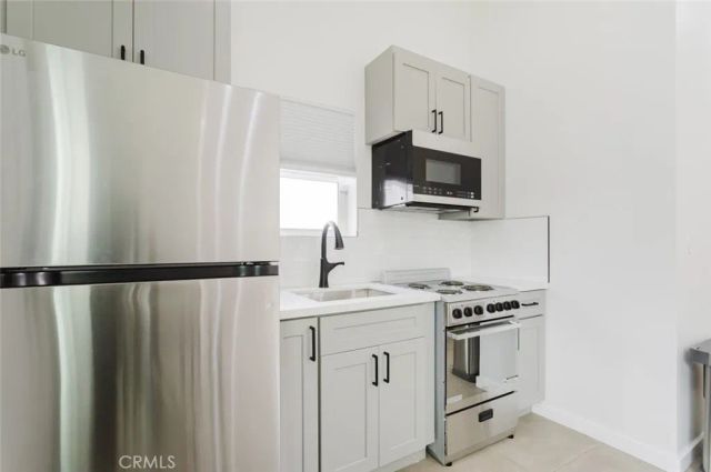 6440 Lindley Avenue, Reseda, CA 91335