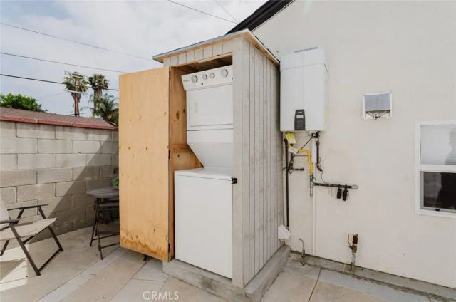 6440 Lindley Avenue, Reseda, CA 91335