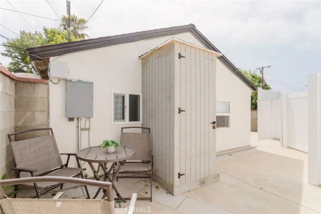 6440 Lindley Avenue, Reseda, CA 91335