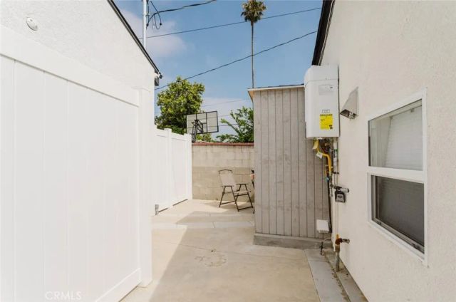 6440 Lindley Avenue, Reseda, CA 91335