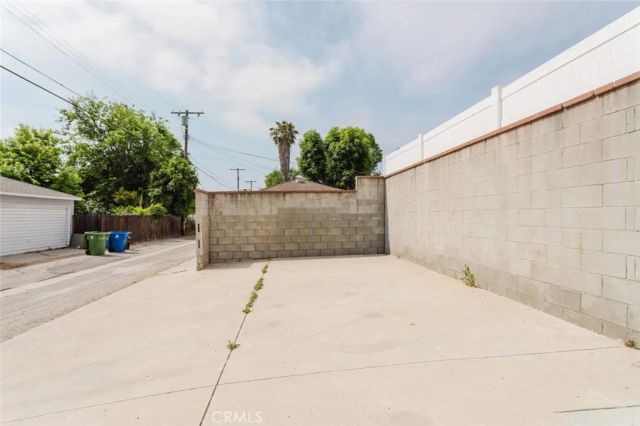 6440 Lindley Avenue, Reseda, CA 91335