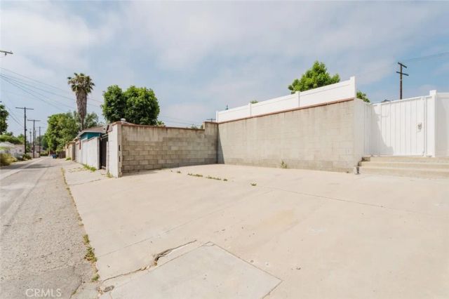 6440 Lindley Avenue, Reseda, CA 91335