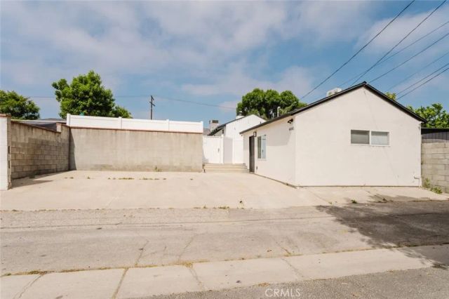 6440 Lindley Avenue, Reseda, CA 91335