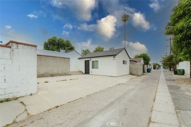 6440 Lindley Avenue, Reseda, CA 91335