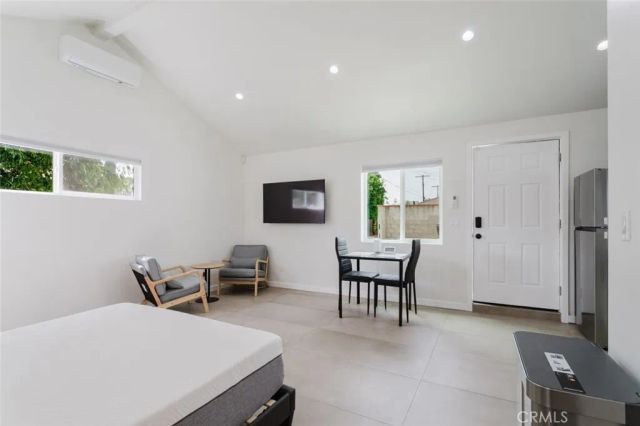 6440 Lindley Avenue, Reseda, CA 91335