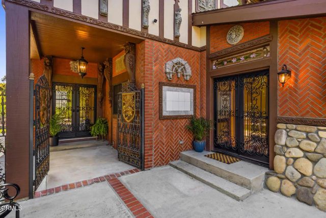 10484 Creek Road, Oak View, CA 93022