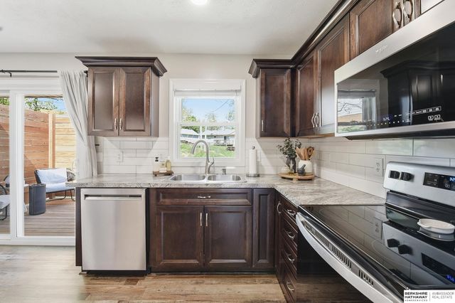 9332 Redman Circle, Omaha, NE 68134