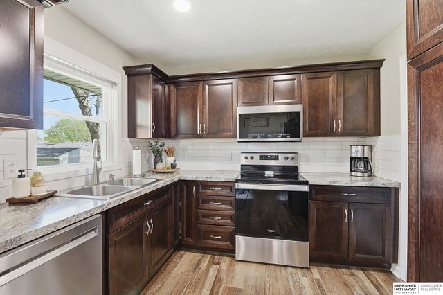 9332 Redman Circle, Omaha, NE 68134