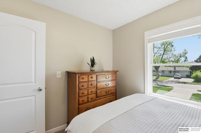 9332 Redman Circle, Omaha, NE 68134