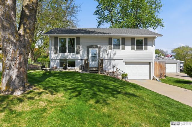 9332 Redman Circle, Omaha, NE 68134