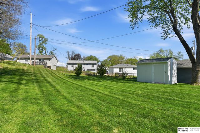 9332 Redman Circle, Omaha, NE 68134