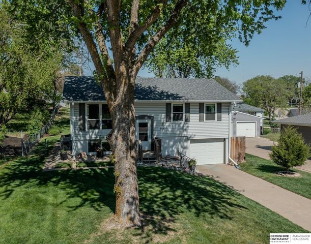 9332 Redman Circle, Omaha, NE 68134