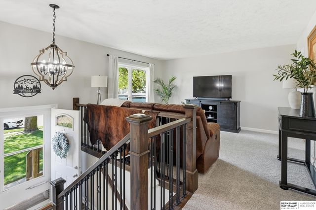 9332 Redman Circle, Omaha, NE 68134