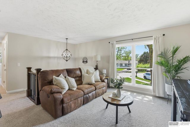 9332 Redman Circle, Omaha, NE 68134