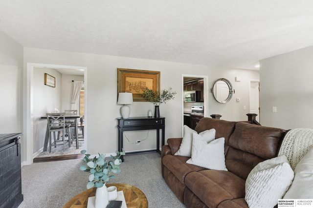 9332 Redman Circle, Omaha, NE 68134