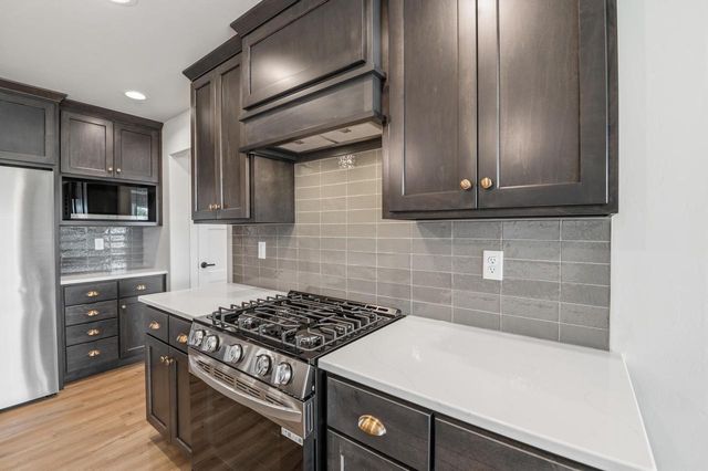 2806 STELOR DRIVE, Green Bay, WI 54311