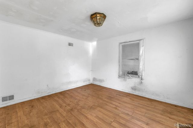 26005 Currier Street, Dearborn Heights, MI 48125