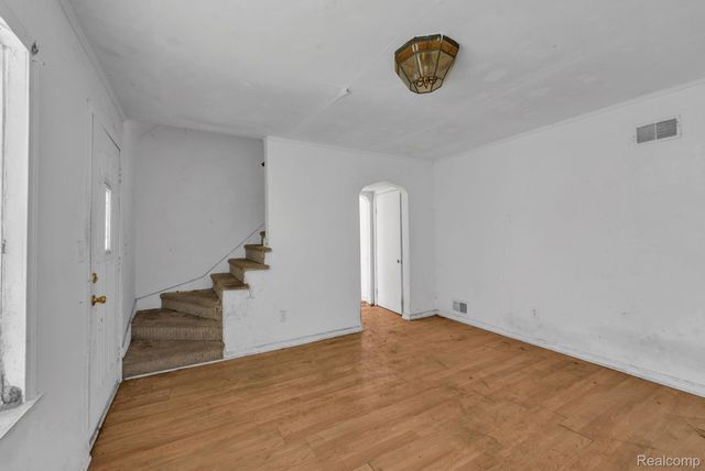 26005 Currier Street, Dearborn Heights, MI 48125